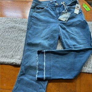 Democracy Women's Cropped Blue Jeans